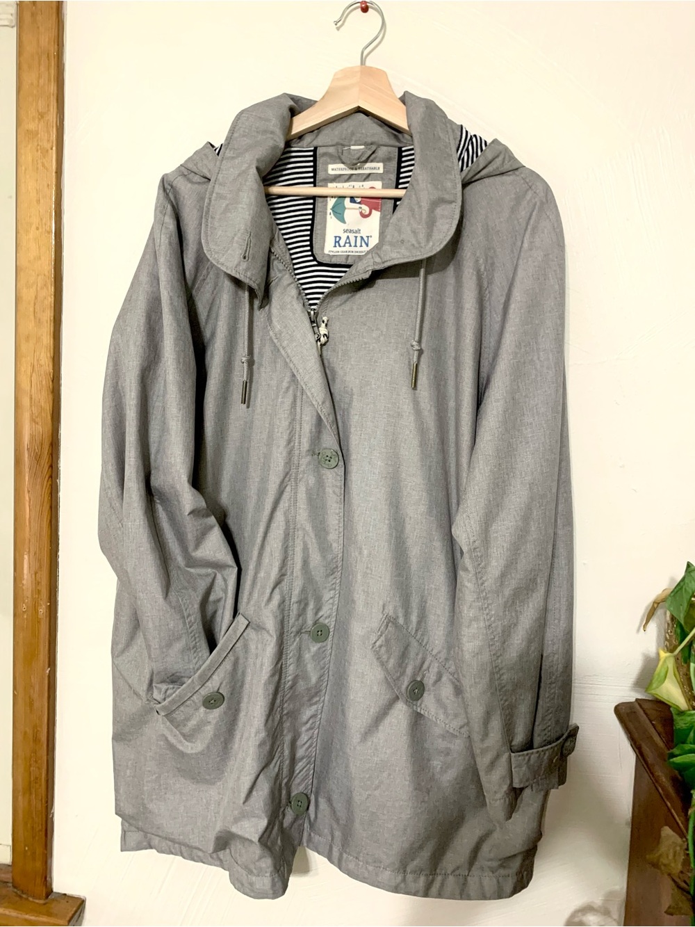 SeaSalt Cornwall Rain Jacket. Waterproof and Breathable. Size 18